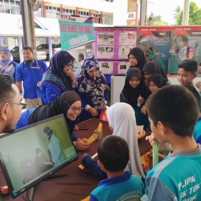 Lawatan Pelajar Ke Booth